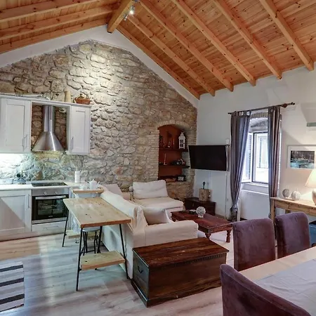 Luminous 2bd Stone In The Alleys Of Corfu Town *
