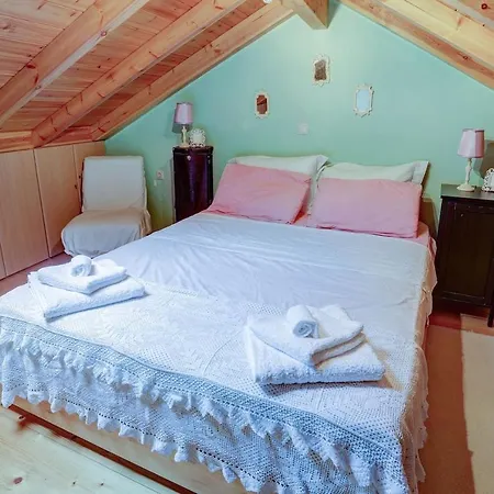 Luminous 2bd Stone In The Alleys Of Corfu Town *