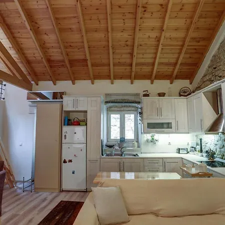 Luminous 2bd Stone In The Alleys Of Corfu Town